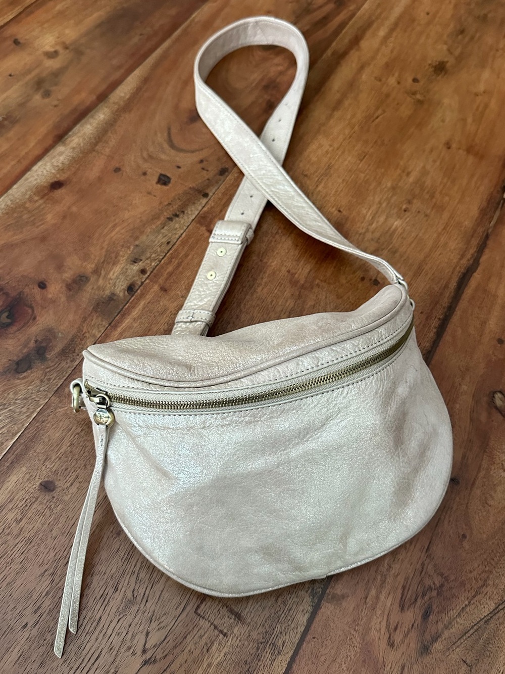 ☀️ HOBO Metallic Gold Juno Crossbody Belt Bag with Zipper
